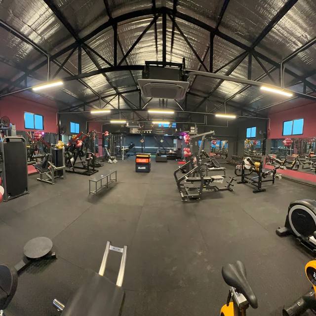 Members training together at Sweat'N Tone Fitness, Villupuram